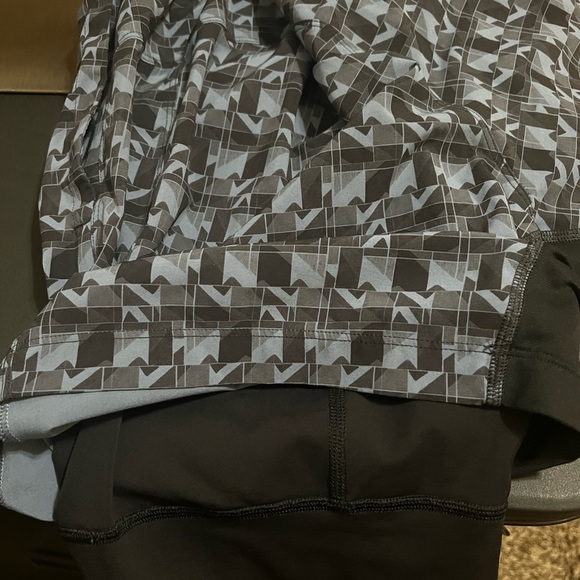 Lululemon Men’s Lined shorts. (M/L) - Picture 2 of 5